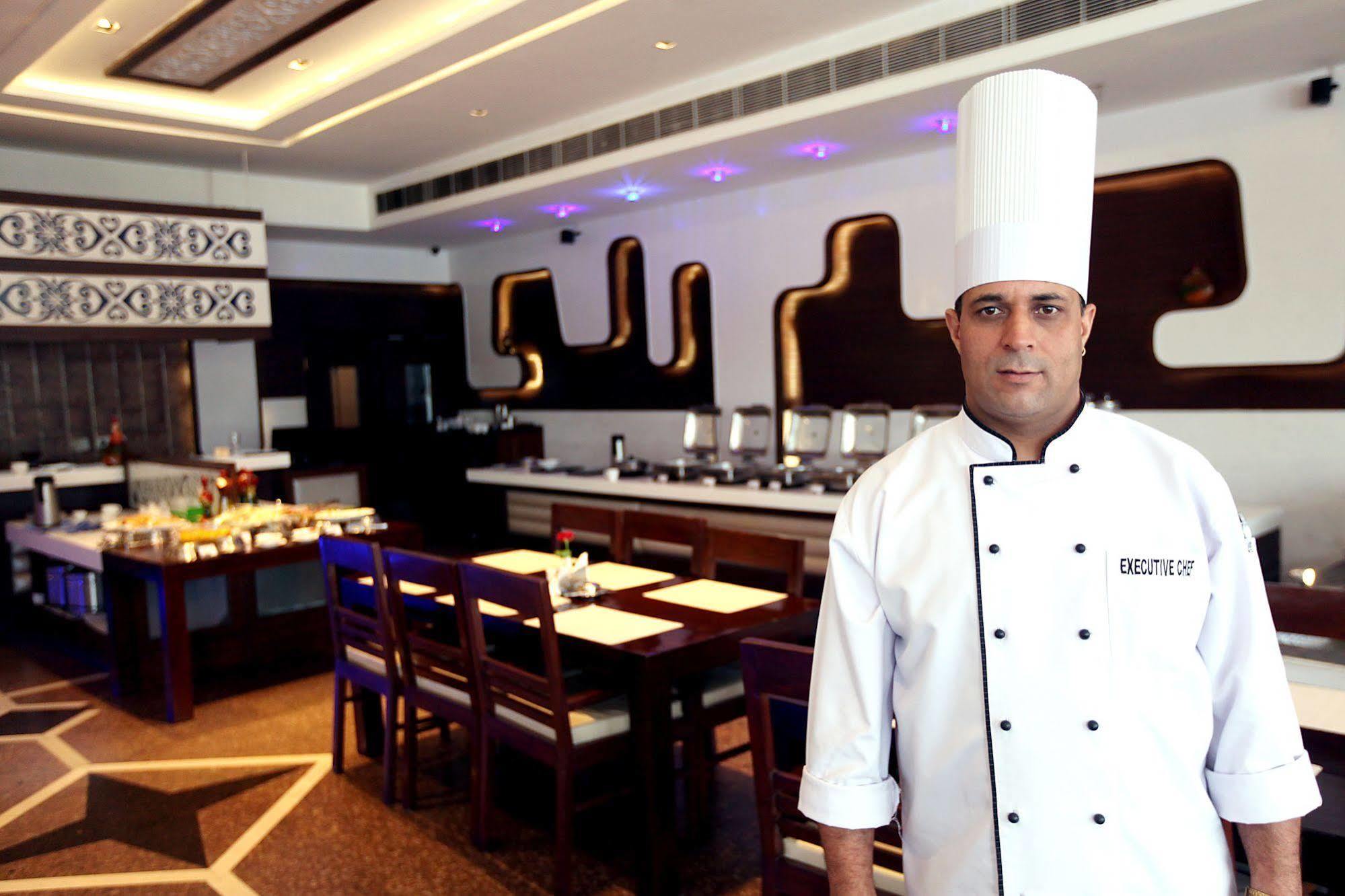 Kc Cross Road Hotel Panchkula Exterior foto