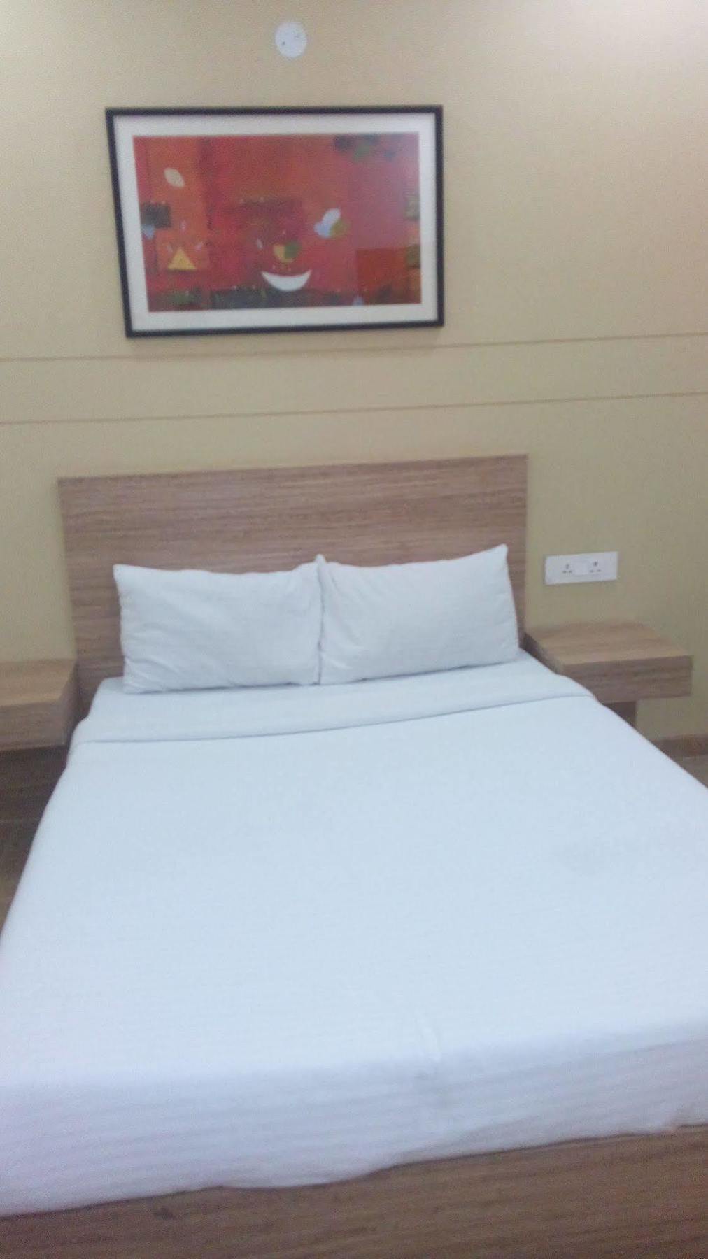 Kc Cross Road Hotel Panchkula Exterior foto